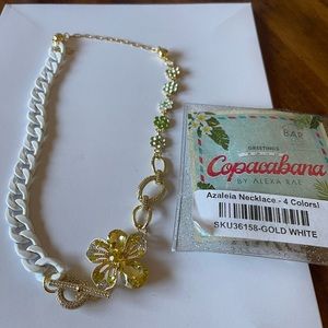 Melania Clara/ Alexa Rae Azaleia Necklace Gold/white
